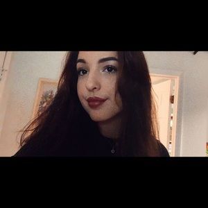 Meet your Posher, Chloe